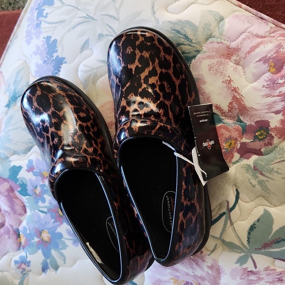 Safety Step clogs in leopard
